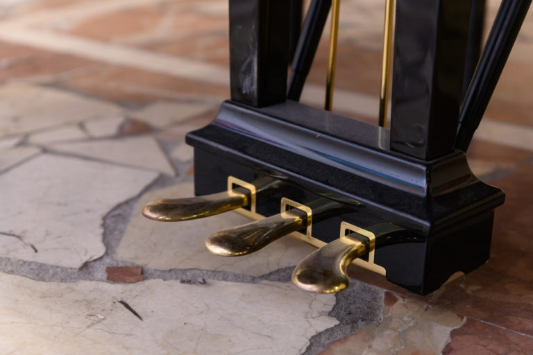 Piano pedals: The Ultimate Guide (2021)